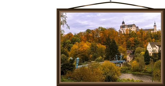 Blick über die Mulde in Richtung Rochsburg, im Vodergrund sieht man die Schaukelbrücke